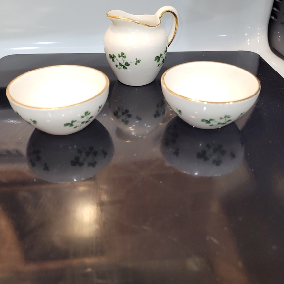 VINTAGE CARRIGALINE POTTERY SHAMROCK LOT - Picture 1 of 10
